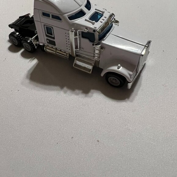 Semi Tractor Trailer Truck Cab 1/32 Diecast Metal Model Toy White - Picture 10 of 11